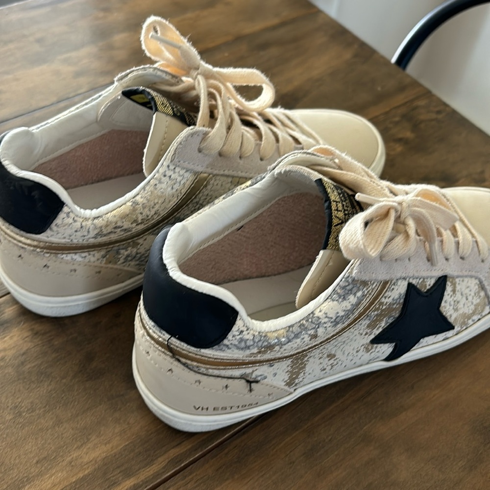 Size 8 women’s shoes